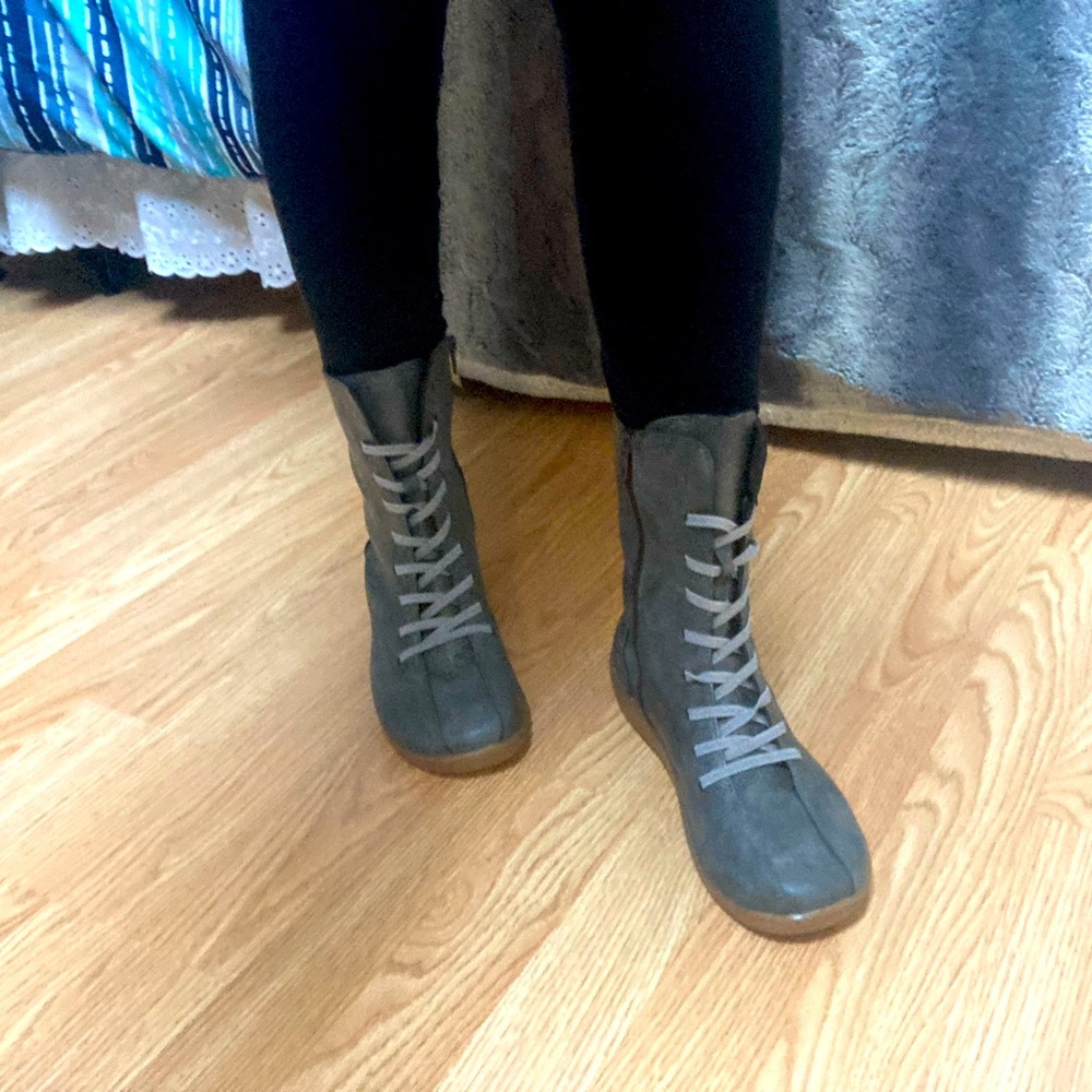 Lightweight fall or indoor boots.
